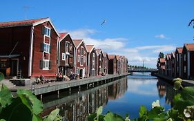 Centralt Boende Naera Hamnen Med Koek Och Badrum