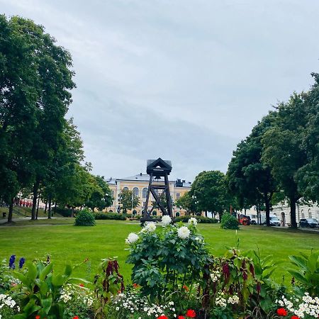 Centralt Boende Nara Hamnen Med Kok Och Badrum Hudiksvall Exteriör bild