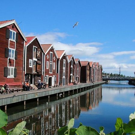 Centralt Boende Nara Hamnen Med Kok Och Badrum Hudiksvall Exteriör bild