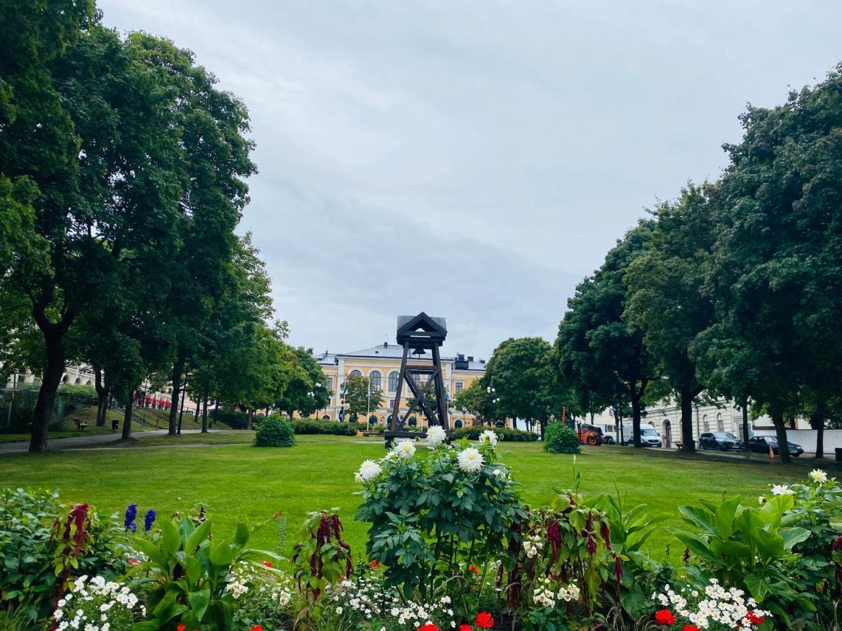 Centralt Boende Nara Hamnen Med Kok Och Badrum Hudiksvall Exteriör bild