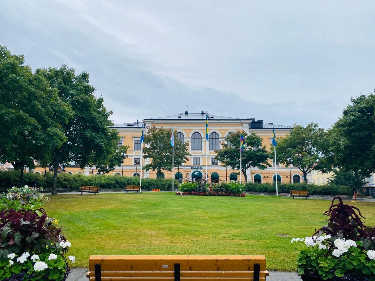 Centralt Boende Nara Hamnen Med Kok Och Badrum Hudiksvall Exteriör bild