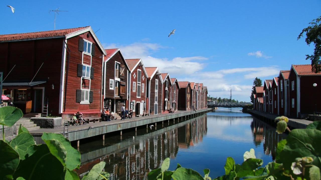 Centralt Boende Nara Hamnen Med Kok Och Badrum Hudiksvall Exteriör bild